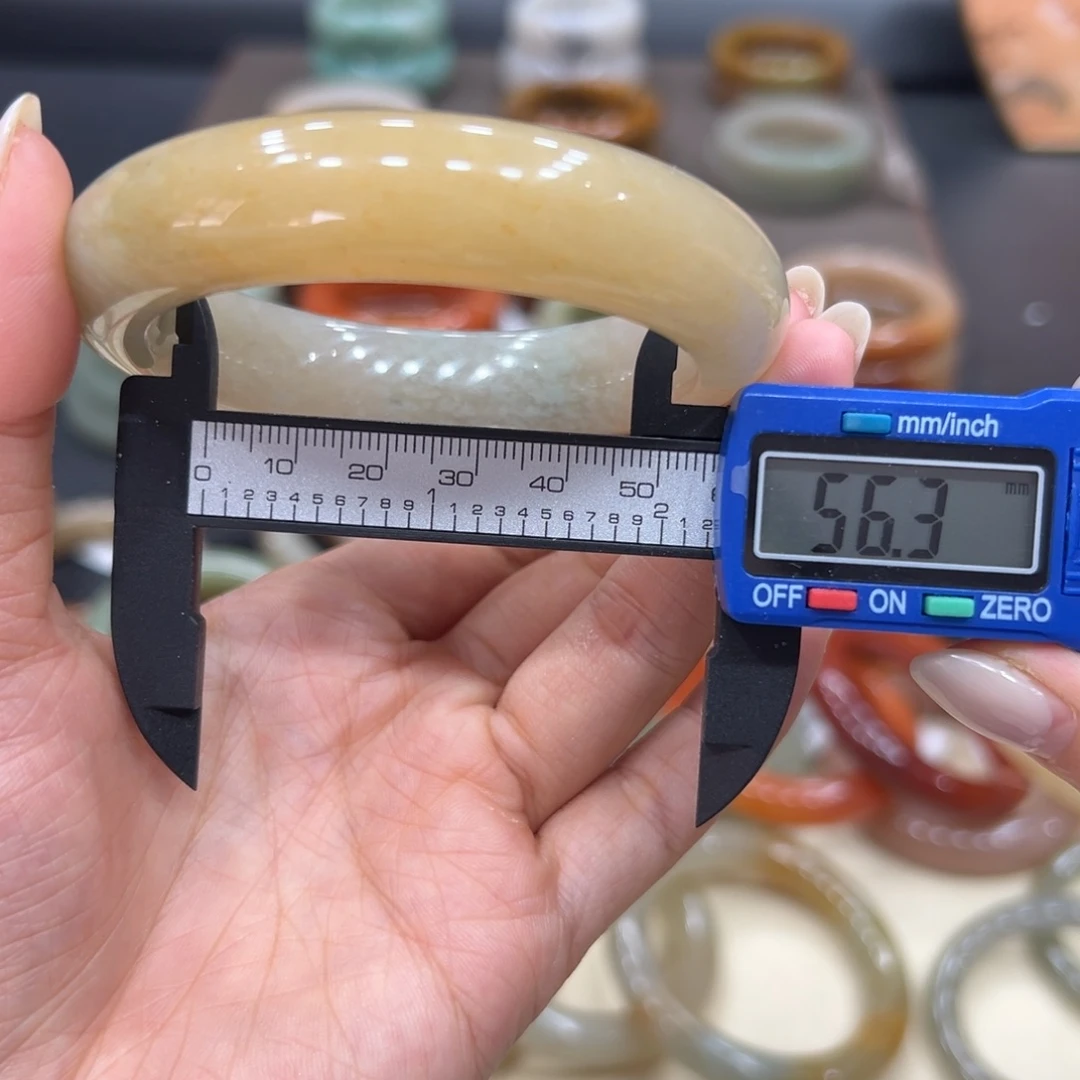 未镶嵌手镯石英质玉