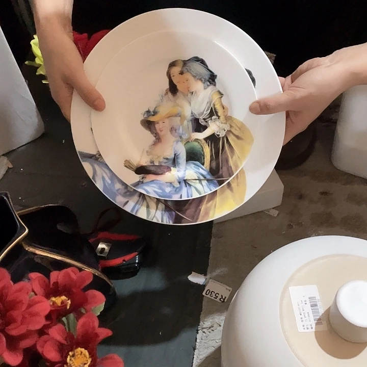 陶瓷花瓶，仿真绿植。