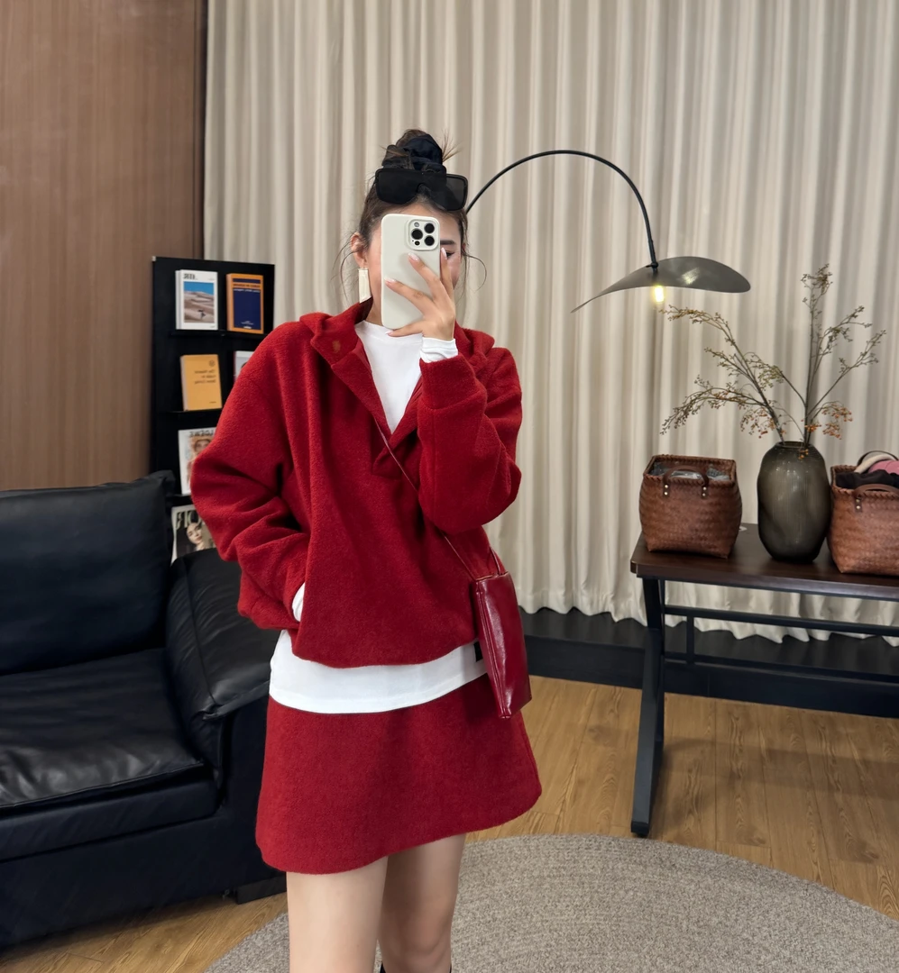 YZ-QINGSHE   圣诞新年连帽套装时尚毛呢卫衣➕短裙