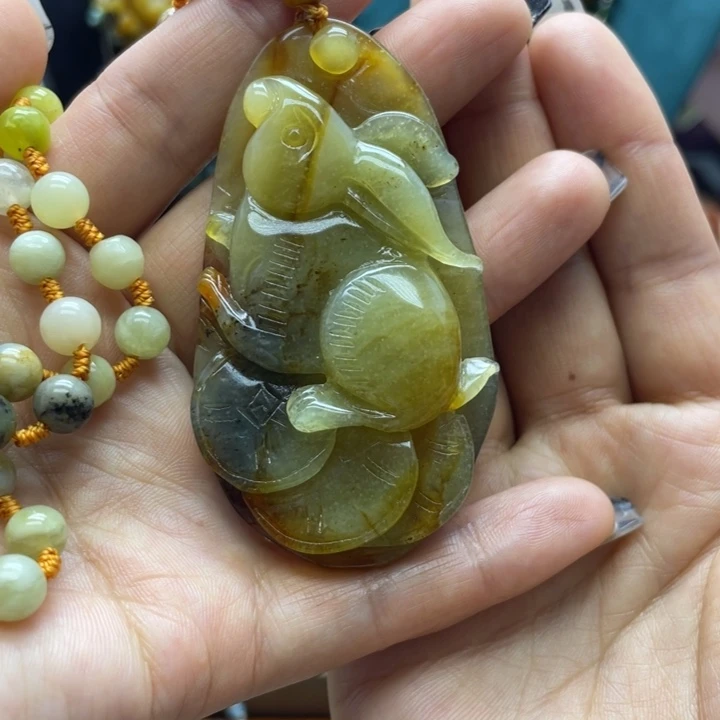蛇纹石玉未镶嵌挂件
