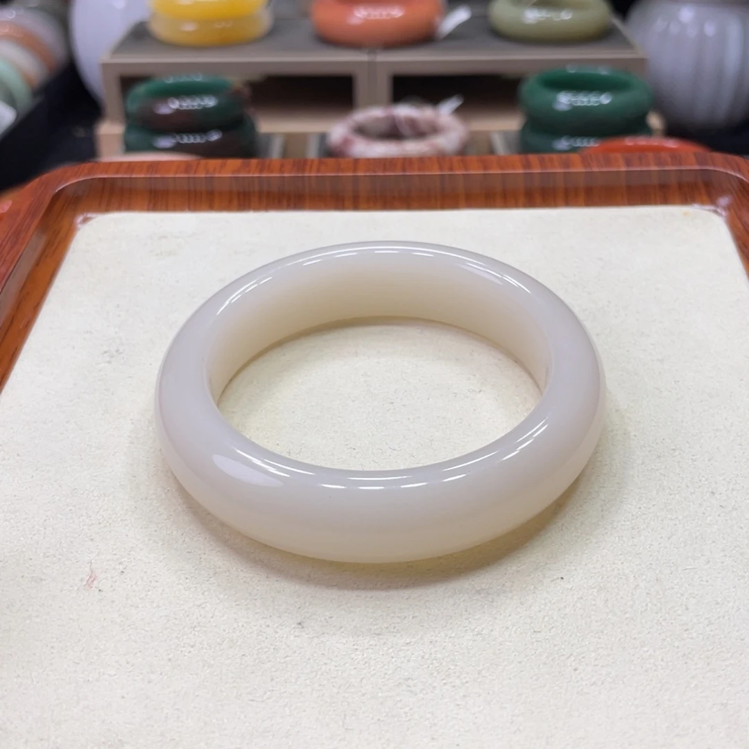 未镶嵌手镯石英岩玉烟**莉