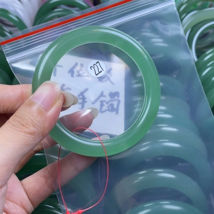 未镶嵌手镯石英质玉54