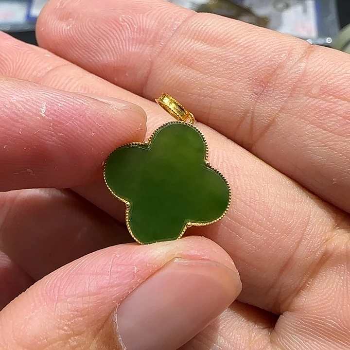 颈饰18K金镶嵌和田玉（碧玉）