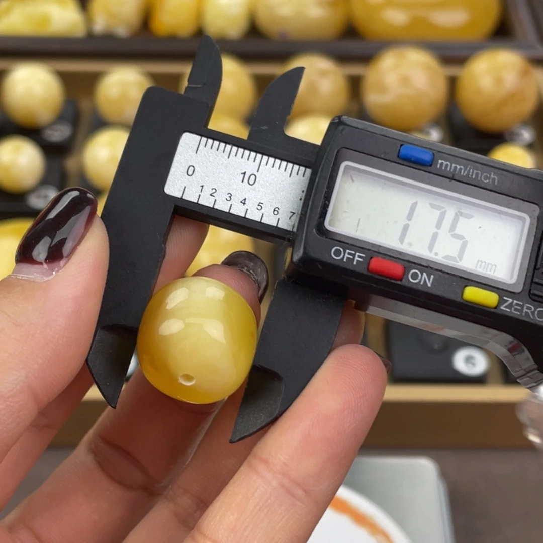 琥珀未镶嵌裸石微瑕357
