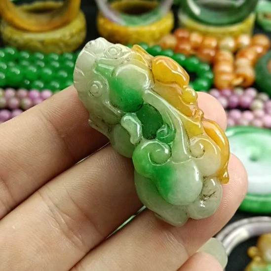 翡翠未镶嵌颈饰翡翠
