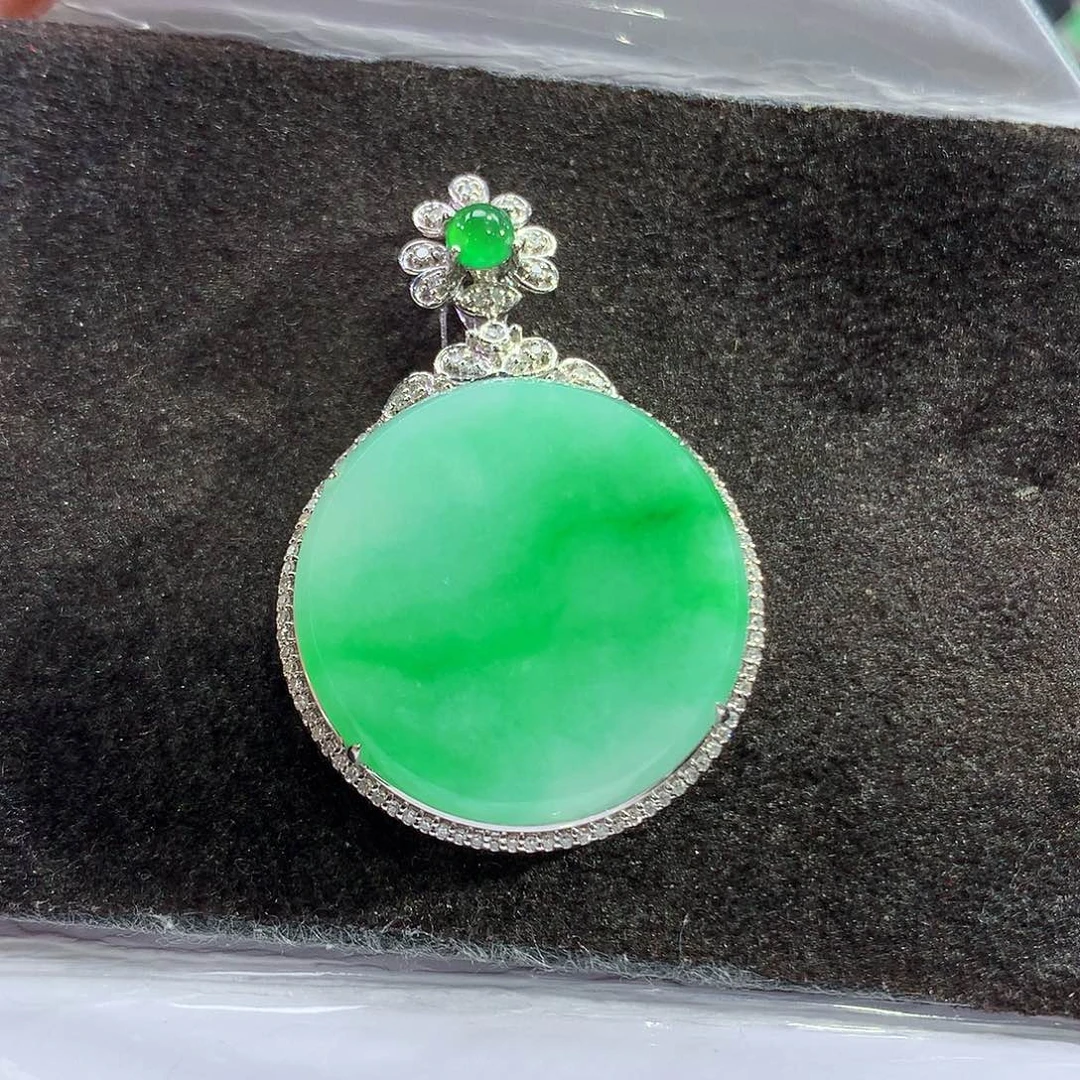 翡翠18K金镶嵌吊坠(赠链)