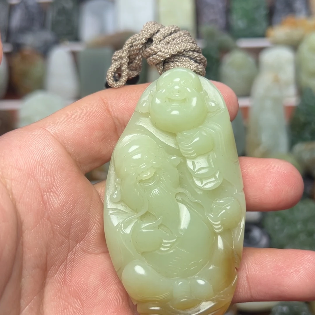 和田玉未镶嵌把件