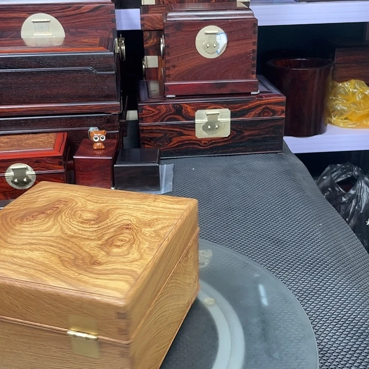 木刺猬紫檀留疤盒子