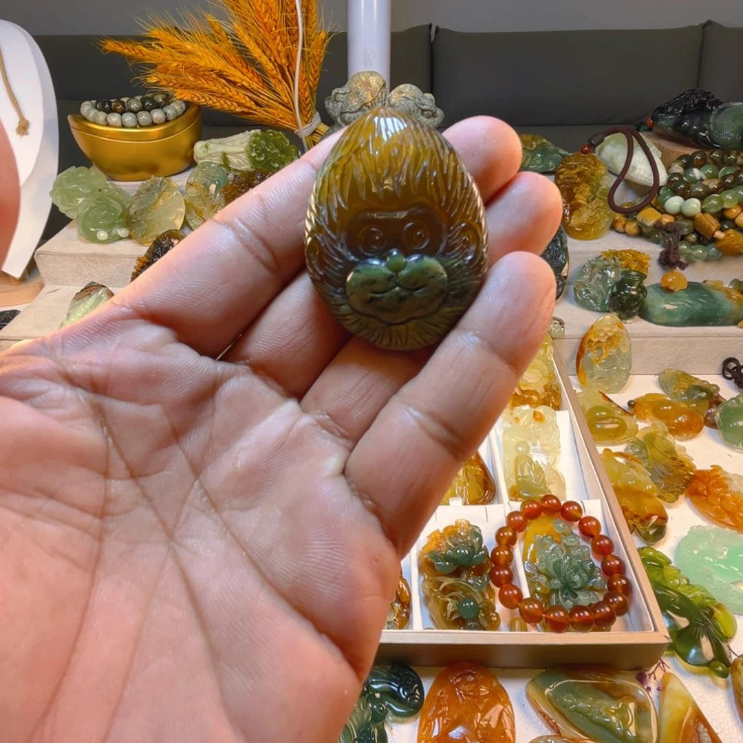 蛇纹石玉未镶嵌颈饰