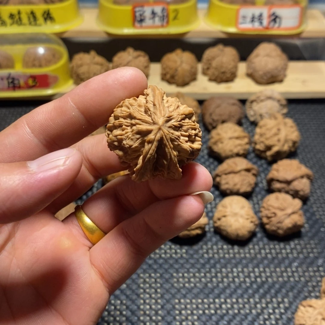 大***L文玩核桃吊坠异形