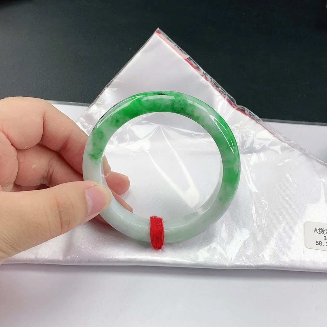 翡翠手镯未镶嵌芸*?翡翠102