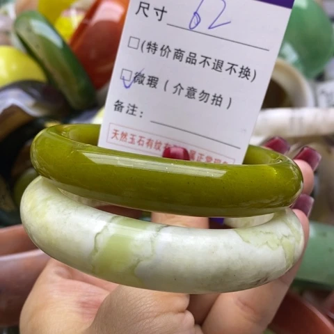 蛇纹石玉手镯未镶嵌