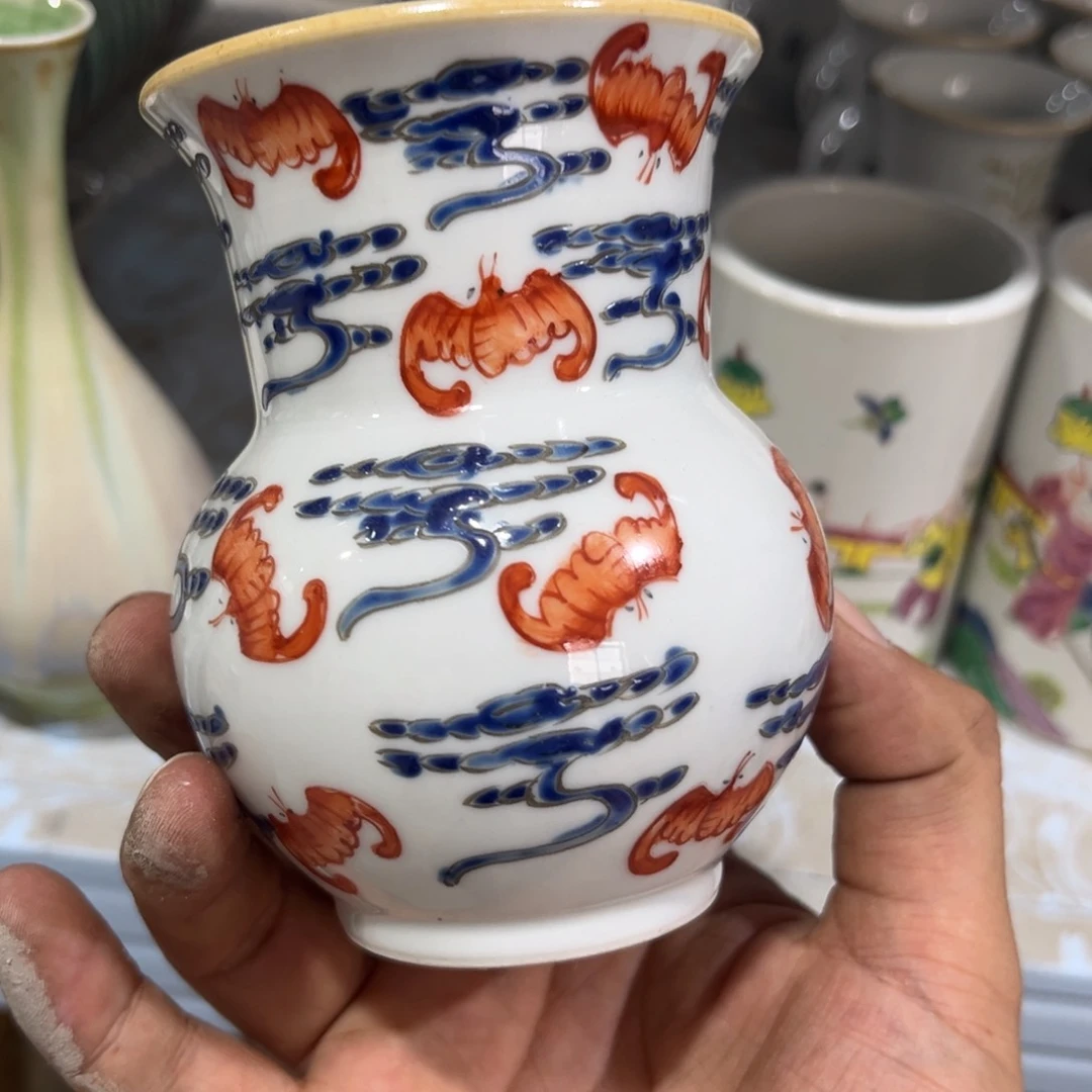 摆件摆件箱内还有一些金属或