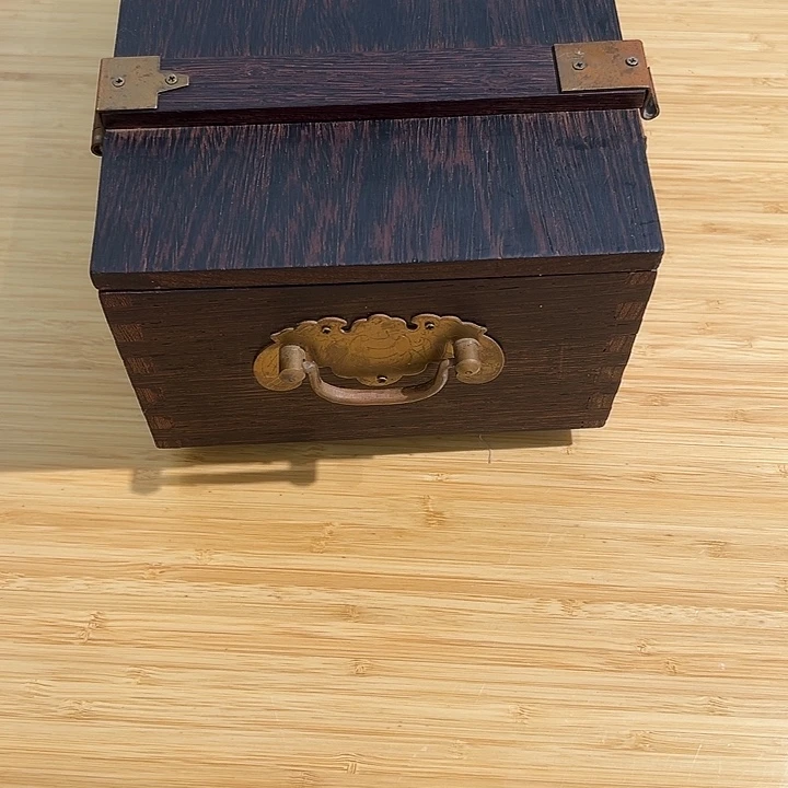 闪电购直播间福利小件木盒