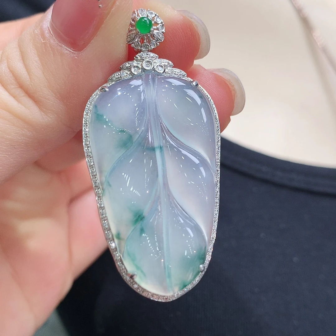 翡翠颈饰18K金镶嵌叶子