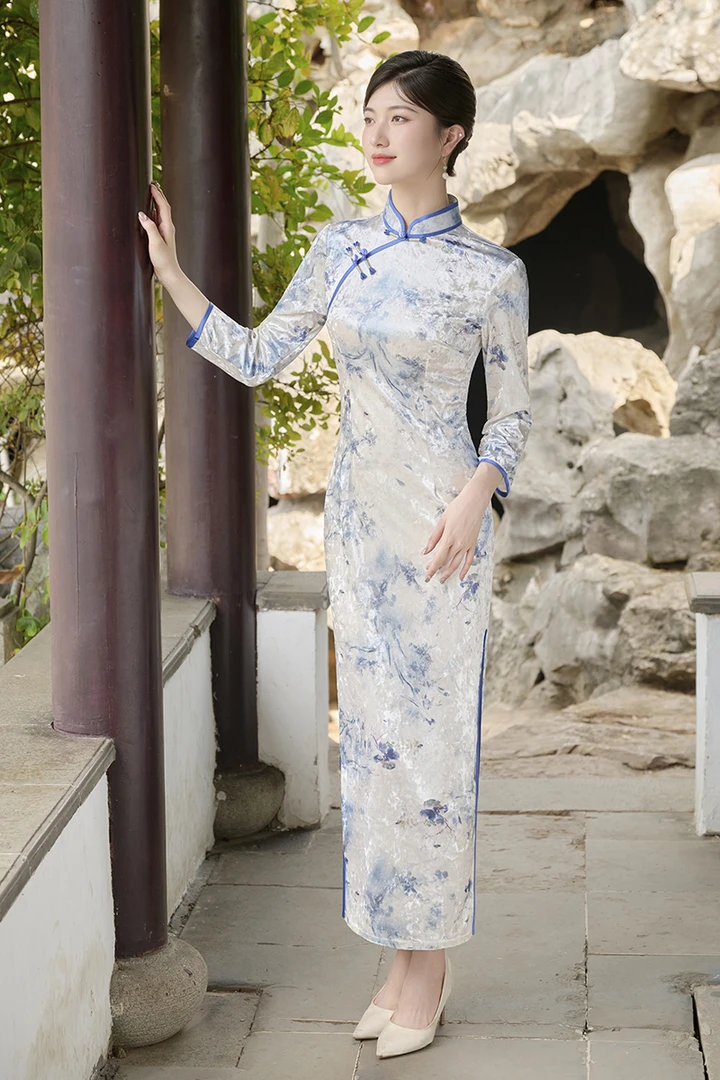 秋冬年轻长款旗袍2025气质新款日常修身少女中式改良显瘦连衣裙