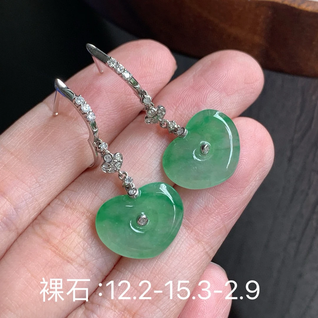 冰飘绿桃心耳坠xc天然缅A翡翠18k金镶嵌裸石尺寸：12.2-15.3-2.9mm