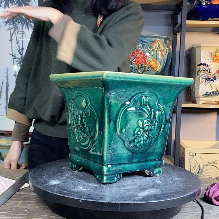 紫砂花盆老****业33。         