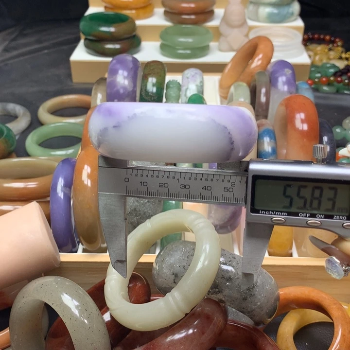 未镶嵌手镯石英质玉