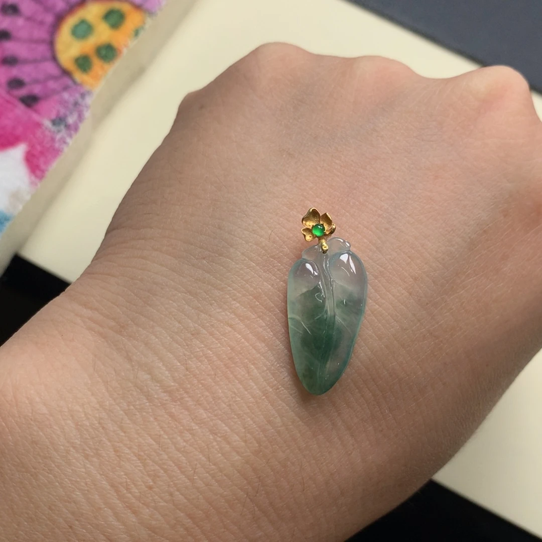 翡翠未镶嵌颈饰叶子