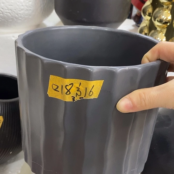陶瓷花盆有孔 瑕疵介意勿拍