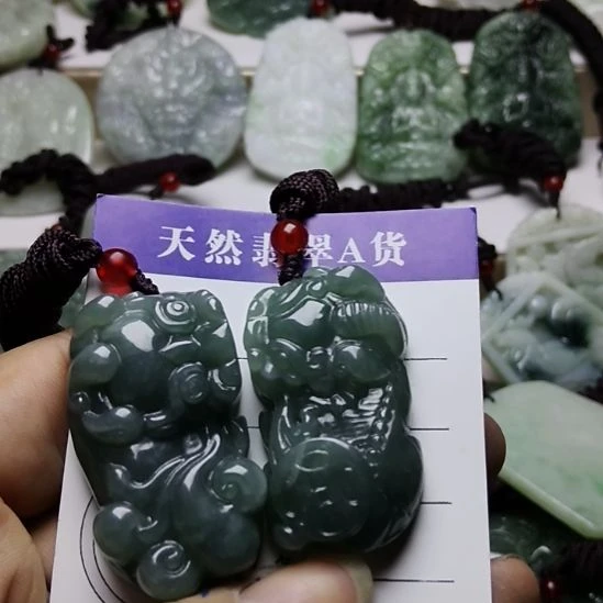 翡翠未镶嵌颈饰挂件