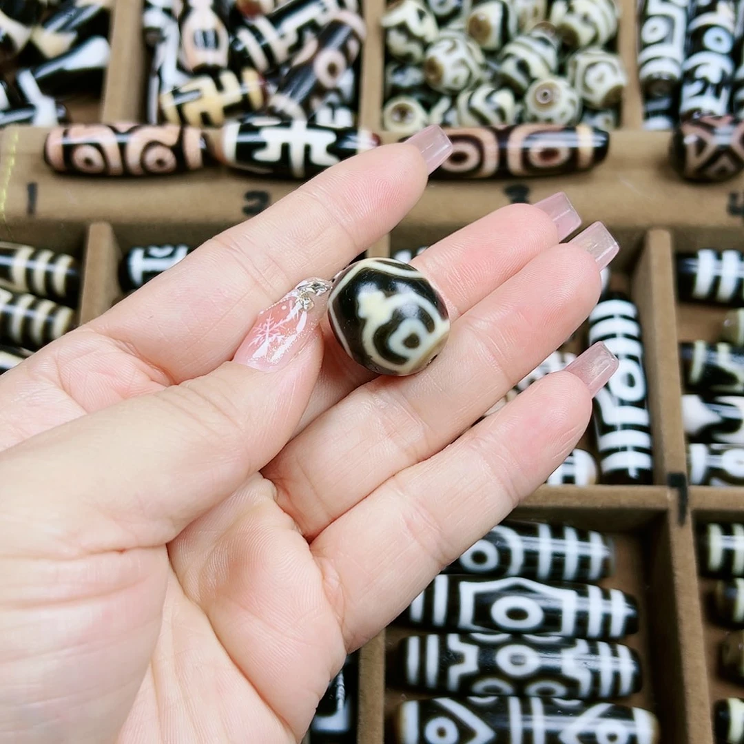 玛瑙/玉髓颈饰未镶嵌四*风