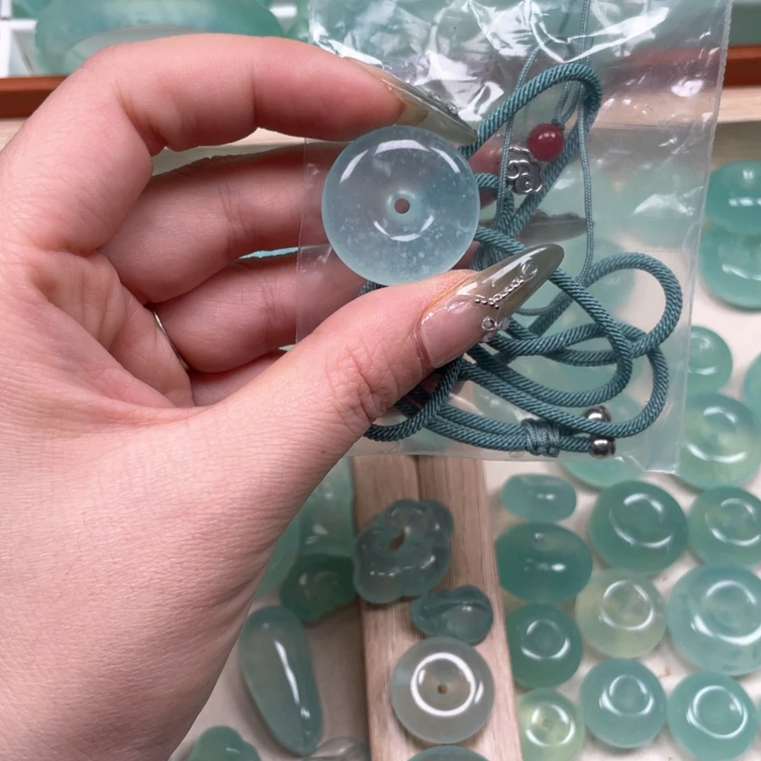 蛇纹石玉手镯未镶嵌郭*宝