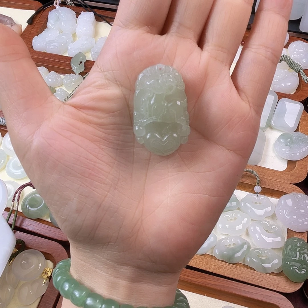 唯***弋石英质玉未镶嵌颈饰