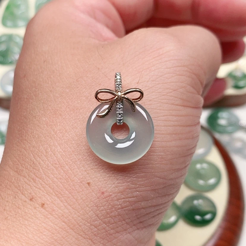 【闪购商品】颈饰18K金镶嵌翡翠