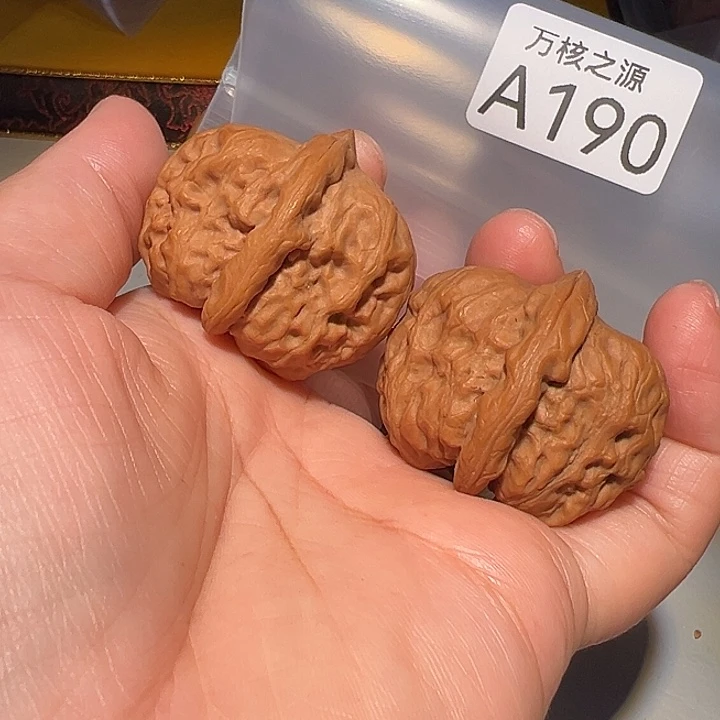 吊坠桃核39战马，油蜡皮……