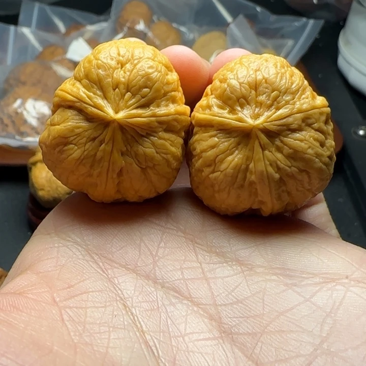 文玩核桃把件36木纹三棱