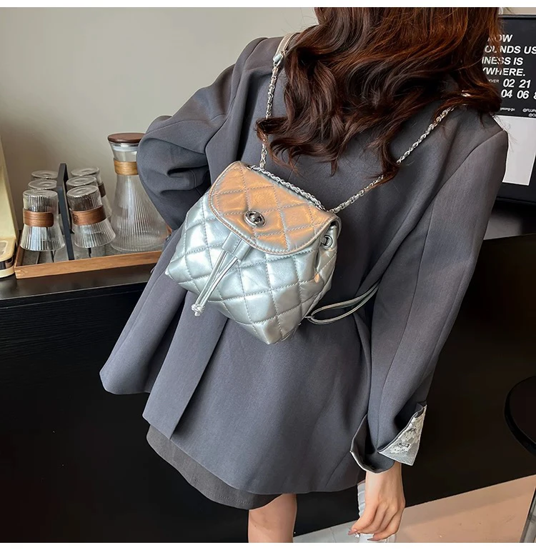 银色双肩包包夏天女式2025新款潮时尚小香风菱格背包链条水桶包