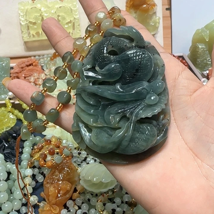 未镶嵌蛇纹石玉吊坠