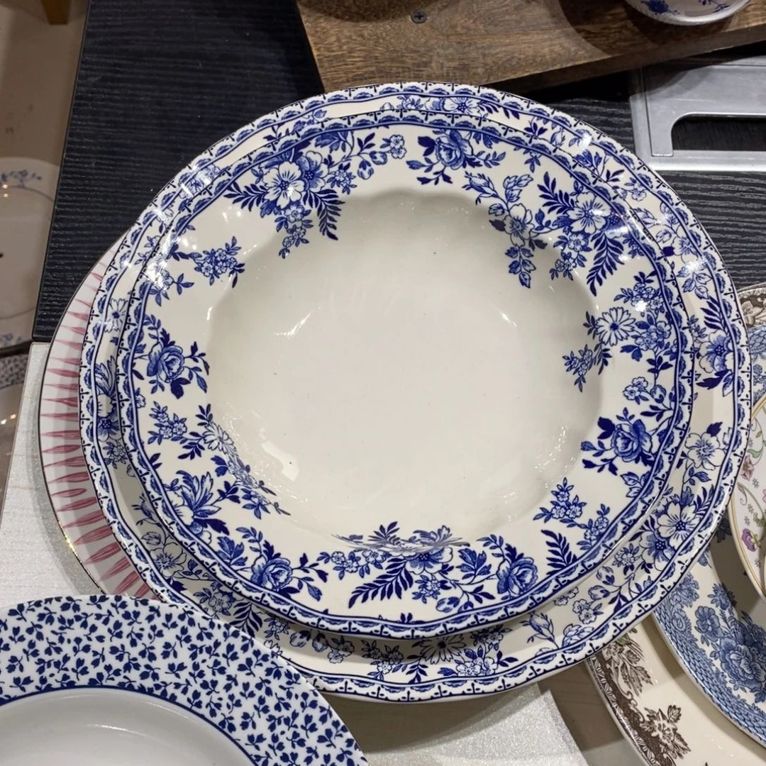 瓷微瑕青花八寸草帽盘