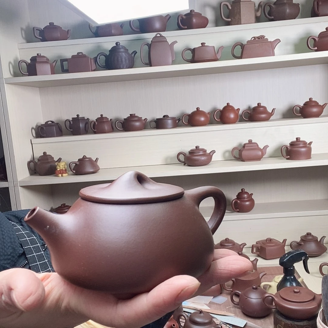 紫泥茶壶云****司宝山底漕清，石瓢壶
