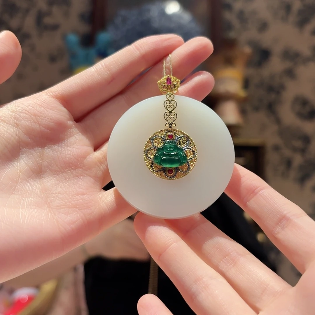 和田玉18K金镶嵌吊坠(赠链)