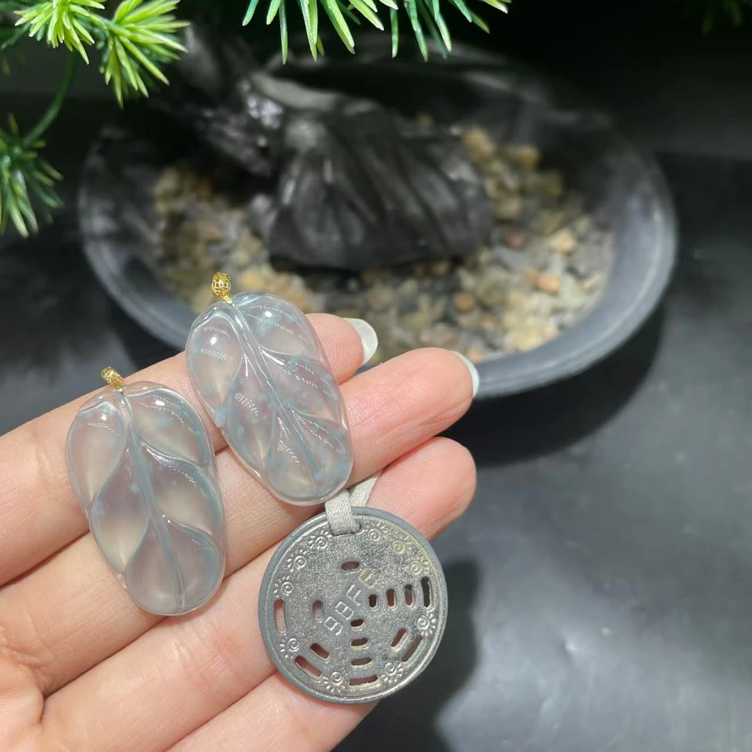 【玉经纶】11117/Q33-天然A货翡翠叶子吊坠-多样性发其一
