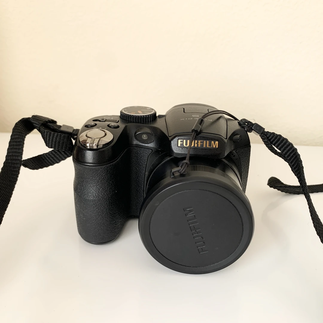 9新 Fujifilm/富士 s2800hd黑色 五号电池自备1400万像素18倍变焦