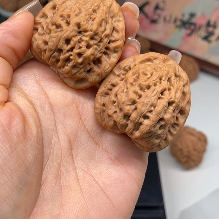 爷***爷文玩核桃把件云雾山