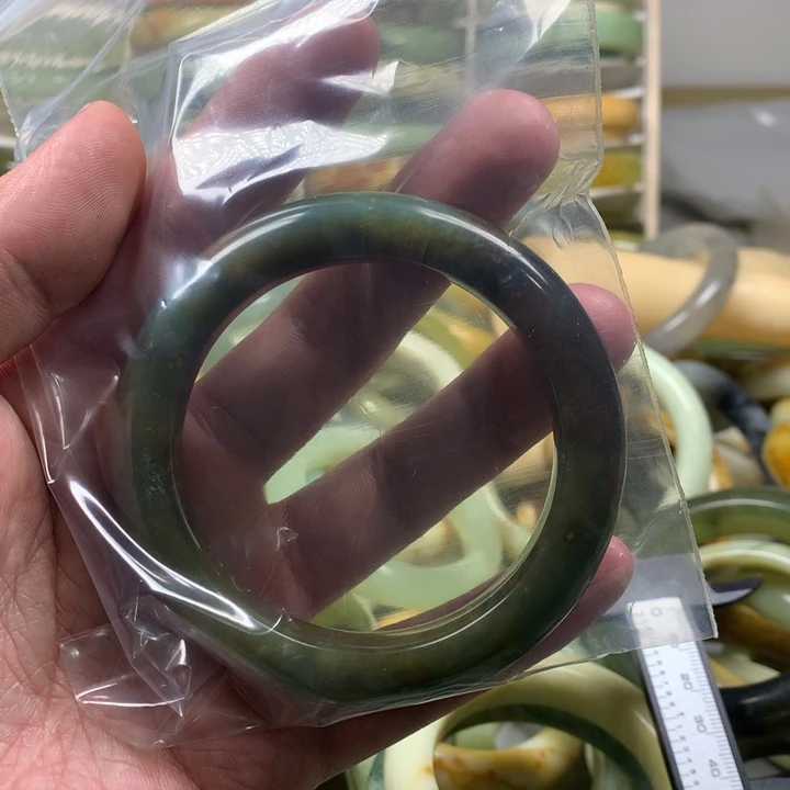 蛇纹石玉手镯未镶嵌哎*喂