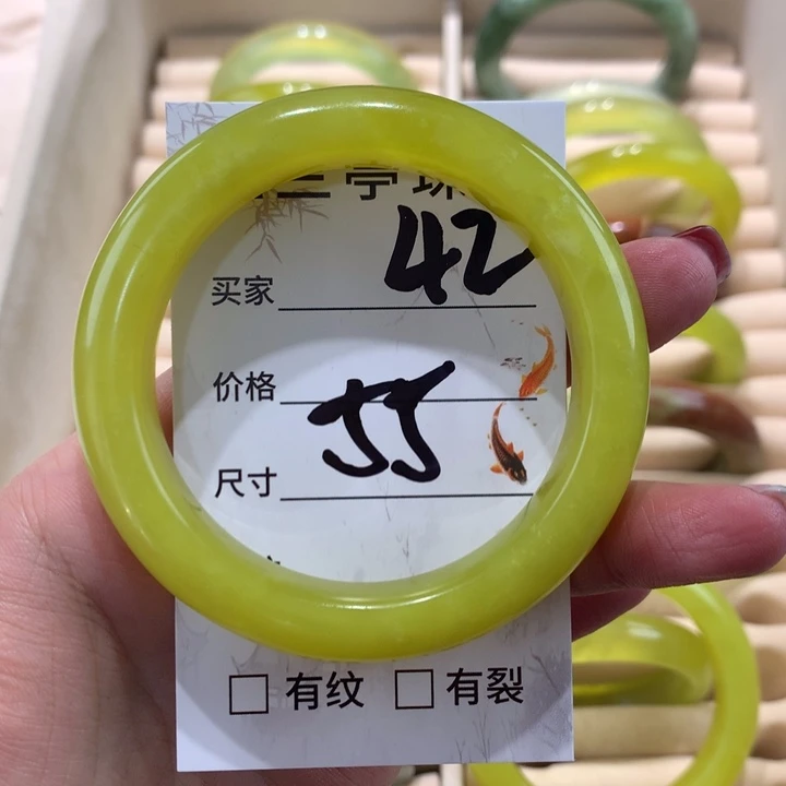 蛇纹石玉手镯未镶嵌麻****?