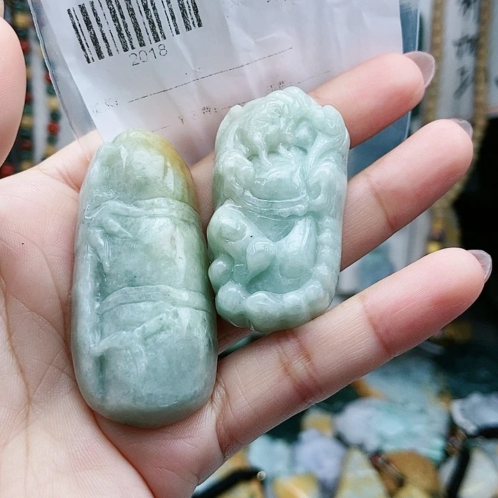颈饰足铂镶嵌翡翠翡翠