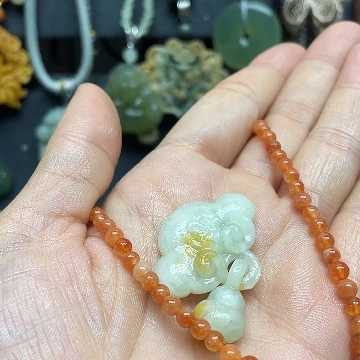 未镶嵌蛇纹石玉颈饰