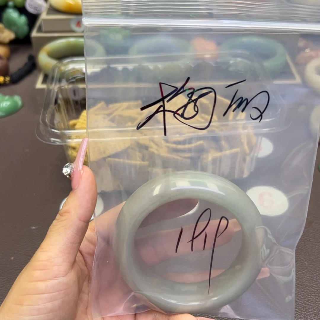 未镶嵌手镯石英岩玉梅**莎