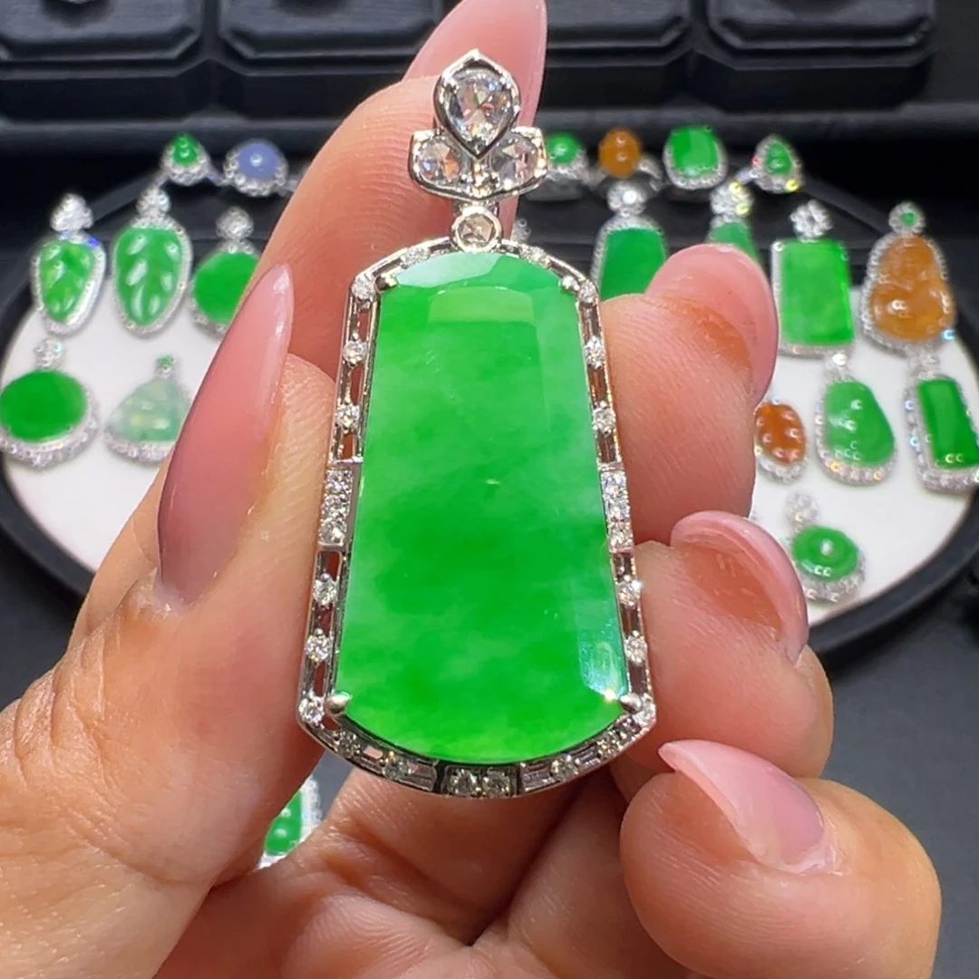 翡翠18K金镶嵌颈饰收到货48小时鉴赏期