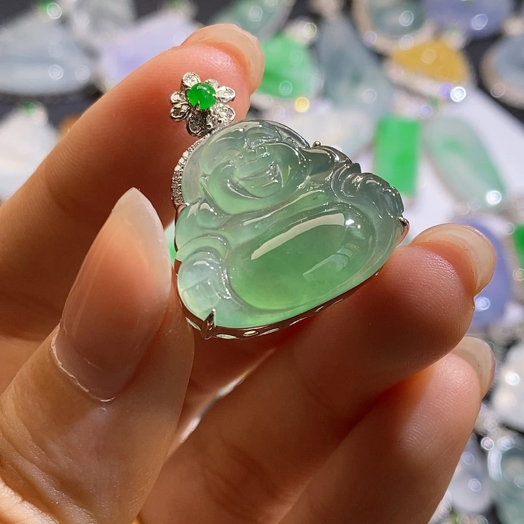 翡翠18K金镶嵌颈饰佛