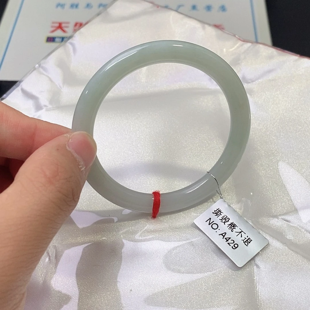 翡翠未镶嵌手镯（圆镯）