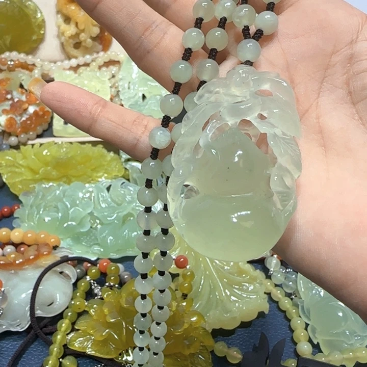 未镶嵌蛇纹石玉吊坠