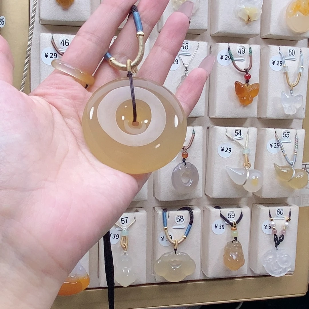 王***爷玛瑙/玉髓未镶嵌颈饰